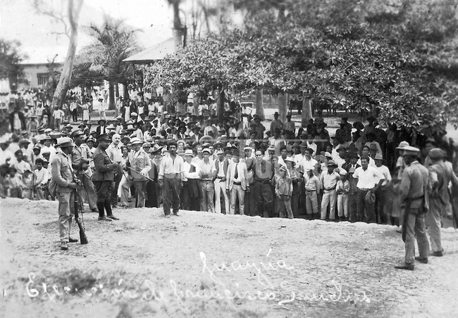 Fusilamiento del lider campesino Francisco Sanchez acusandole de ser comunista durante la insurreccin en los departamentos de Sonsonate 1932. (Archivo privado/ Imagenes Libres).